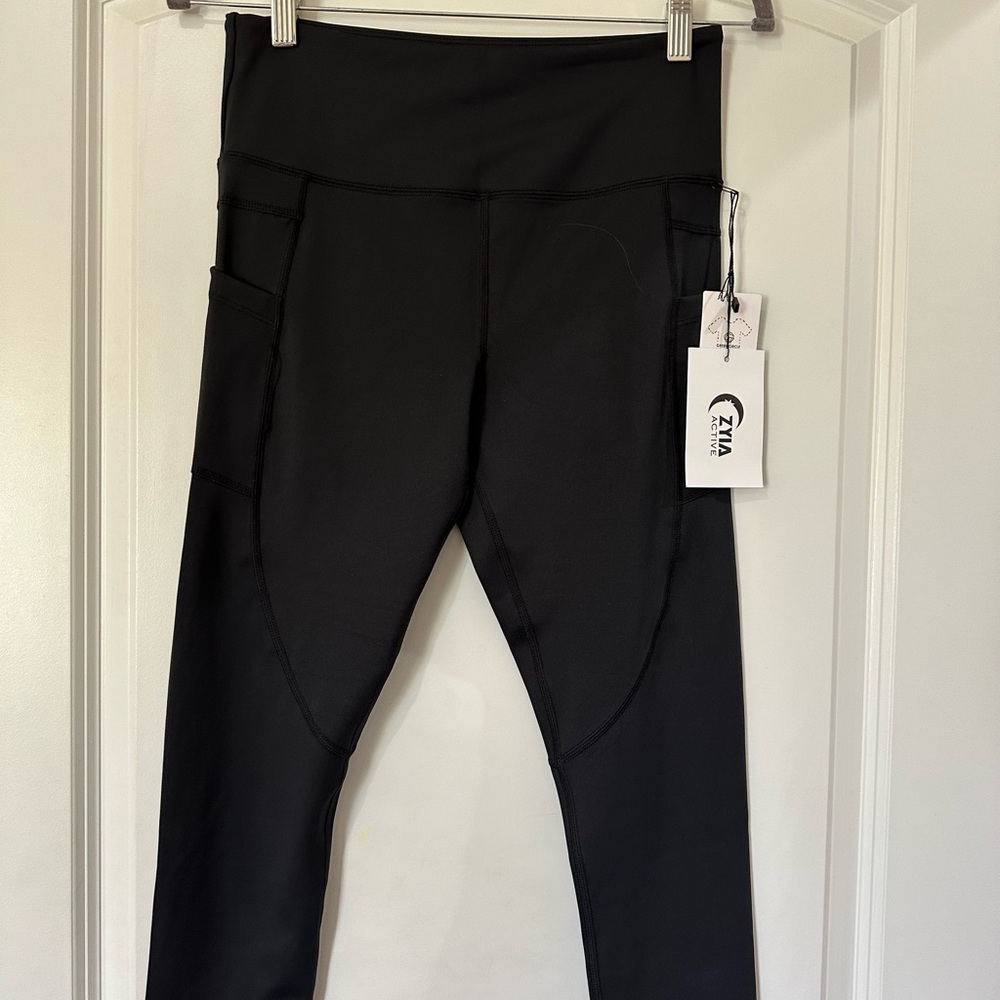 Black Pocket Light n Tight Hi-rise Capri 20" RC
